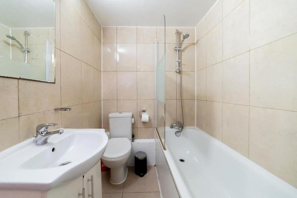 2 Bedroom Apartment London Eksteriør bilde