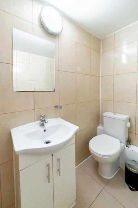 2 Bedroom Apartment London Eksteriør bilde